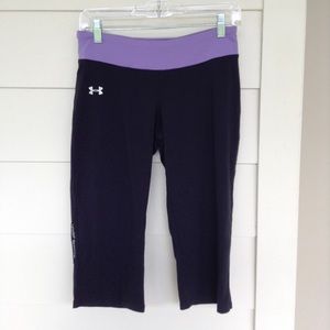 Semi-fitted Capri leggings with purple strip!!